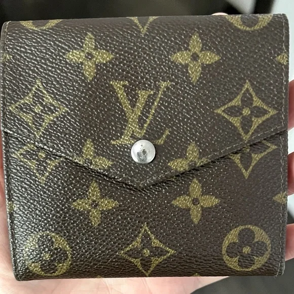 ⭐️ SALE ⭐️ ✨ Authentic ✨ Louis Vuitton Elise Wallet - Picture 2 of 8